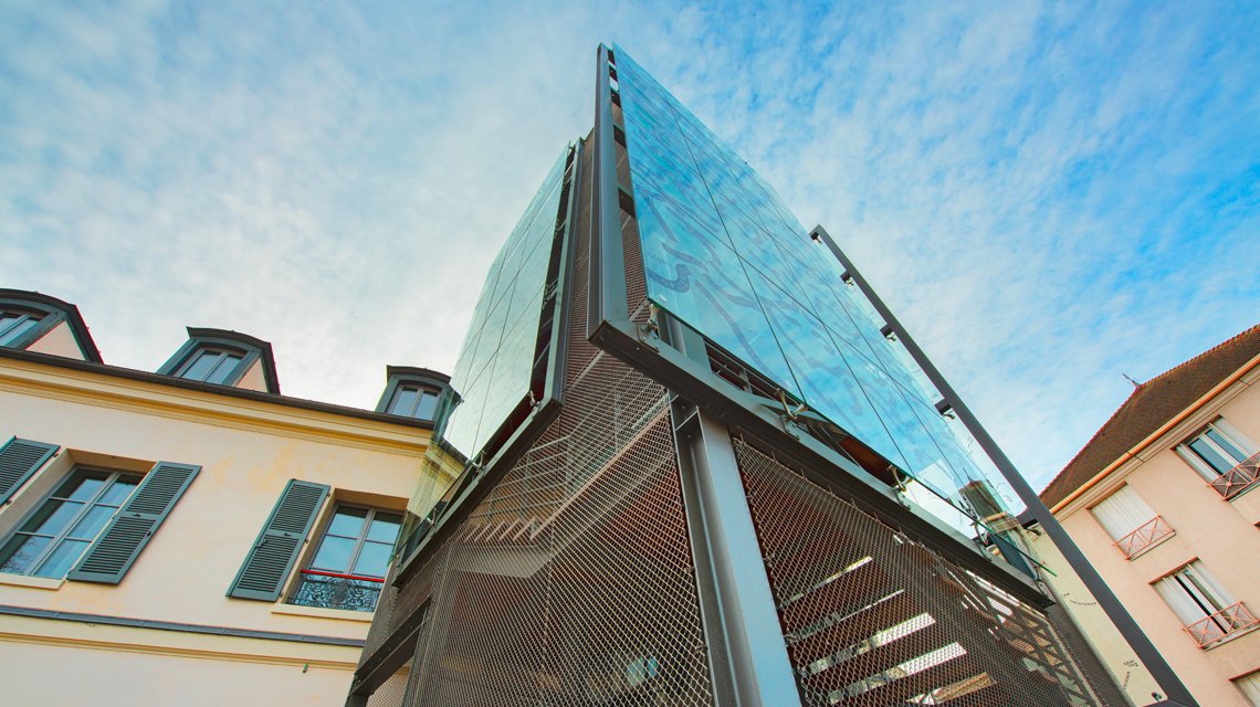fachada do edifício em malha de aço inoxidável @maillemetaldesign - <p>fachada do edifício em malha de aço inoxidável @maillemetaldesign</p>
