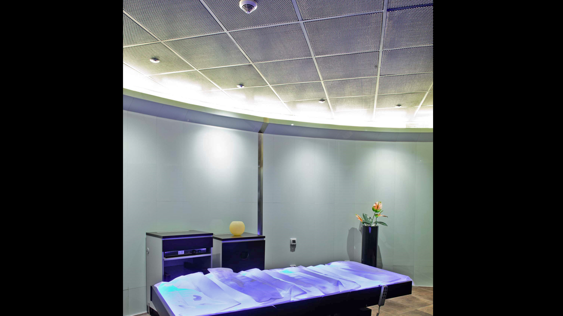 Plafond dalles 600x600 maille métallique DECKMETAL CALDEA Andorre www.maillemetaldesign.fr