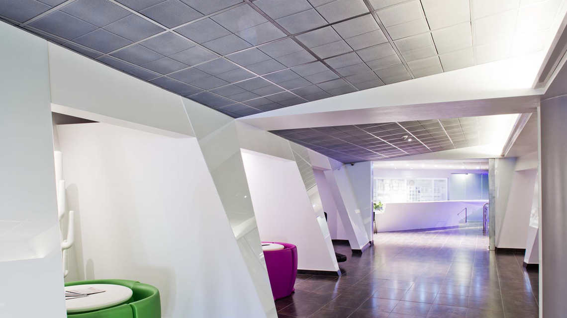 Plafond dalles maille métallique DECKMETAL CALDEA Andorre www.maillemetaldesign.fr