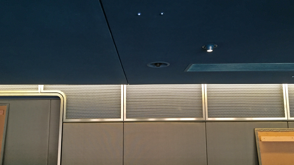 Habillage mural - maille métallique inox VIRGO - Parc des Princes, Paris www.maillemetaldesign.fr