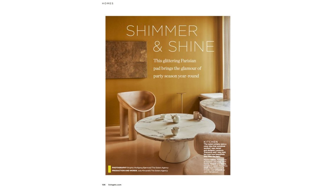 Artigo Living Etc – Malha metálica inox no design de interiores contemporâneo - <p>Página da revista Living Etc que destaca um projeto de arquitetura de interiores onde a malha metálica inox é utilizada como matéria decorativa e arquitetónica, em diálogo subtil com a luz e as texturas.</p>