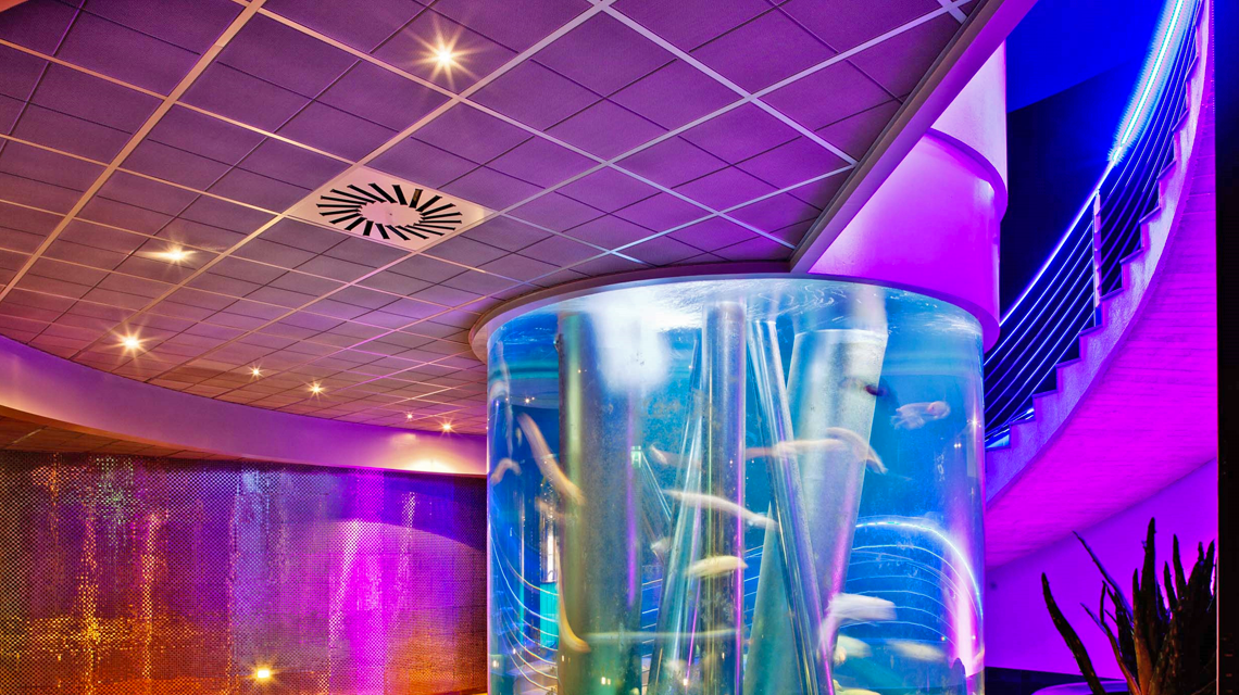 Plafond dalles maille métallique DECKMETAL CALDEA Andorre www.maillemetaldesign.fr