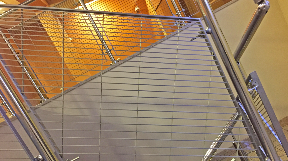 garde-corps remplissage en grille électro-soudée acier inoxydable SLOT www.maillemetaldesign.fr