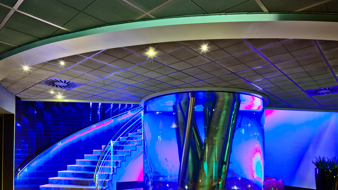 Plafond dalles maille métallique DECKMETAL CALDEA Andorre www.maillemetaldesign.fr