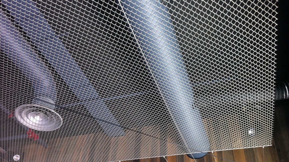 teto de rede metálica esticada em aço inoxidável GAUDI F @maillemetaldesign - <p>Malha de aço inoxidável por medida para a arquitetura interior e exterior : gradeamentos, revestimento de paredes, tectos, mobiliário, fachadas, vedações, etc.</p>