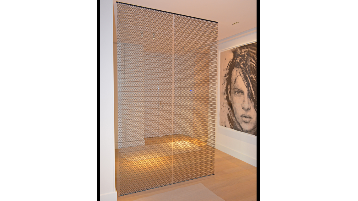 Paravent en maille métallique spiralée CODERCH aluminium bronze www.maillemetaldesign.fr