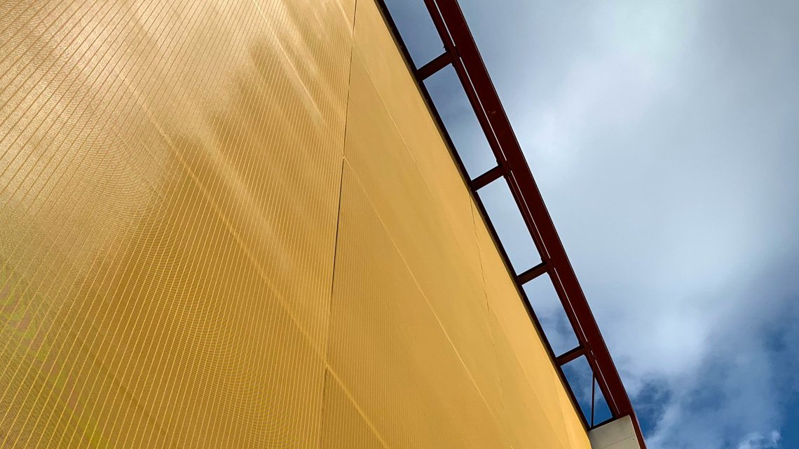 malha de arame colorido na fachada @maillemetaldesign - <p>malha de arame colorido na fachada @maillemetaldesign</p>
