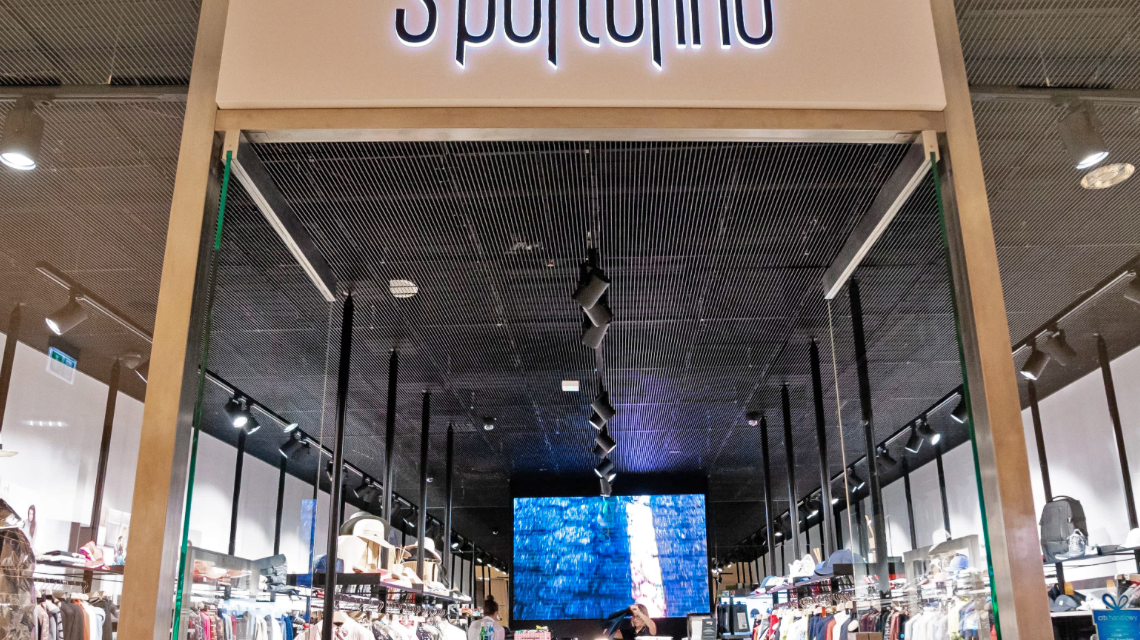 Plafond métallique architectural en grille soudée slot www.maillemetaldesign.fr - <p>Plafond métallique architectural en grille soudée slot <a href=