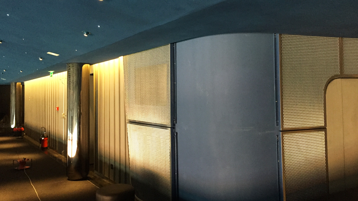 Habillage mural - maille métallique inox VIRGO - Parc des Princes, Paris www.maillemetaldesign.fr