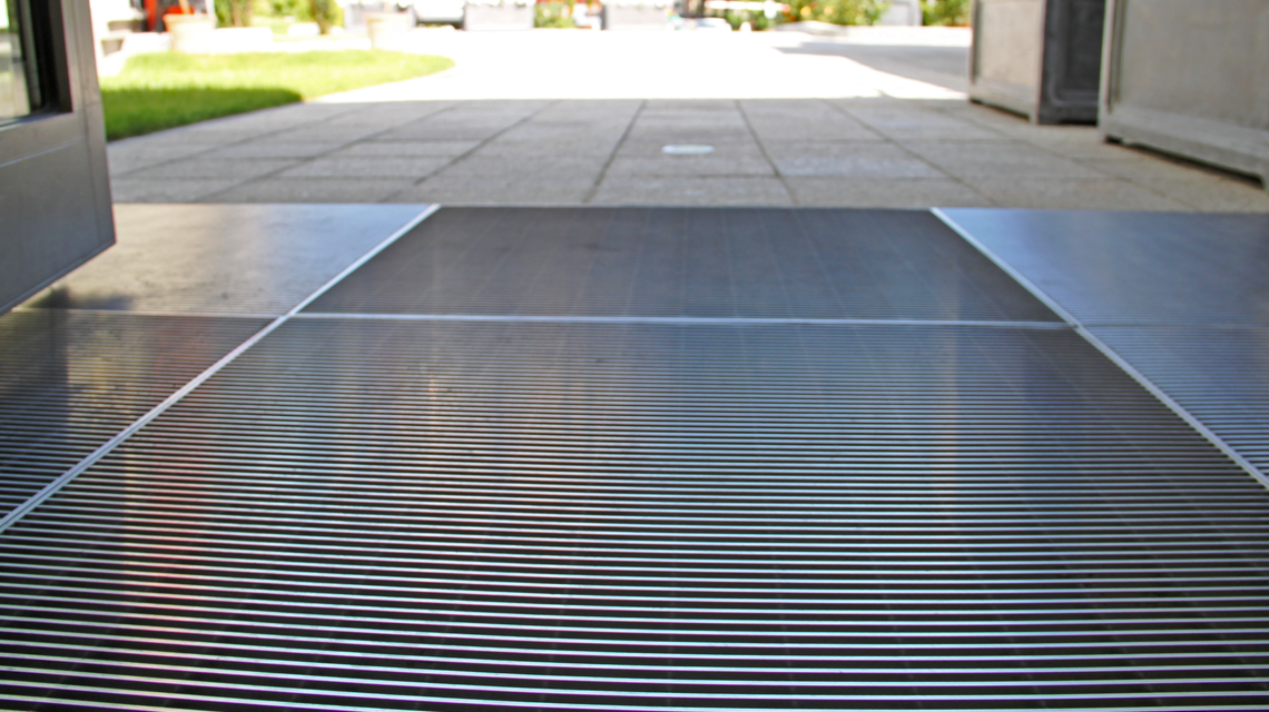 caillebotis grilles électrosoudée slot acier inox 316L architecture intérieure www.maillemetaldesign.fr