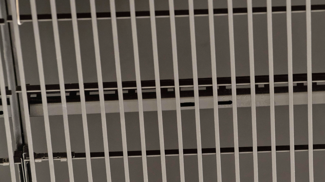 Plafond métallique architectural en grille soudée slot www.maillemetaldesign.fr - <p>Plafond métallique architectural en grille soudée slot <a href=