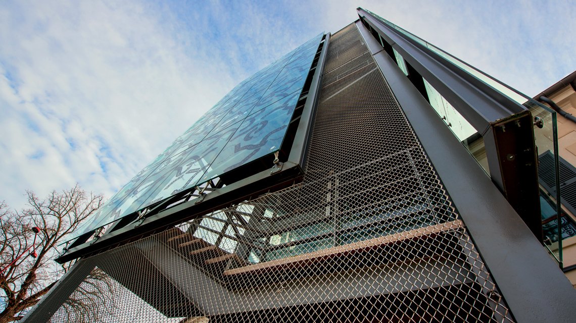 fachada do edifício em malha de aço inoxidável @maillemetaldesign - <p>fachada do edifício em malha de aço inoxidável @maillemetaldesign</p>